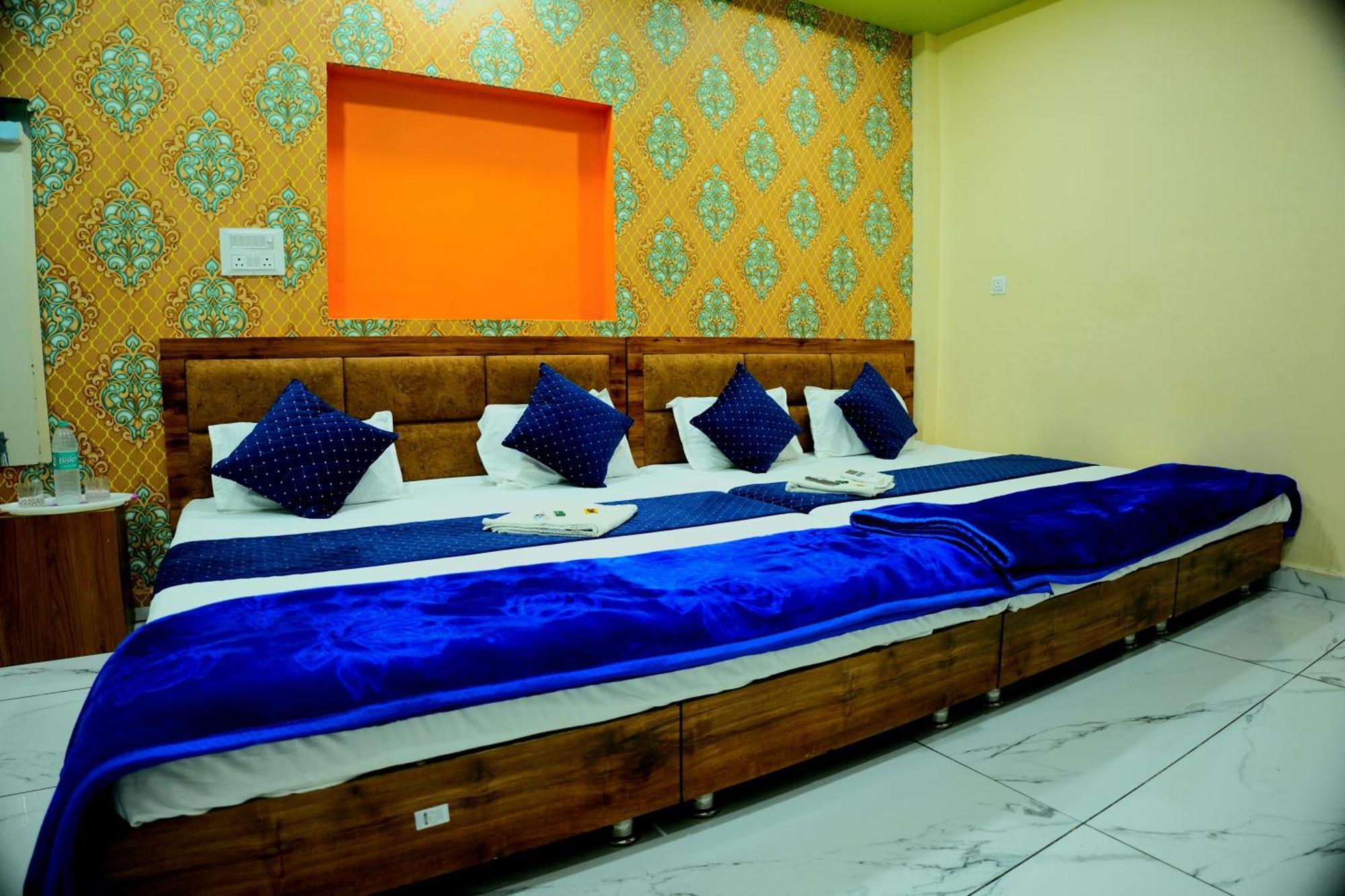 Hotel Ganraj Ujjain Exterior photo